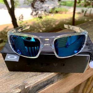 SOLD OUT! Oakley Men’s sunglasses Blue HD lens sports with box & drawstring bag